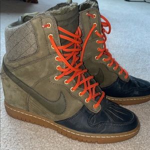 Like New Nike Wmns Sky high sneaker boot size 8
